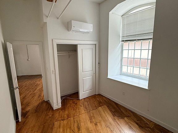 5th image of 4 Leverington Ave APT 205