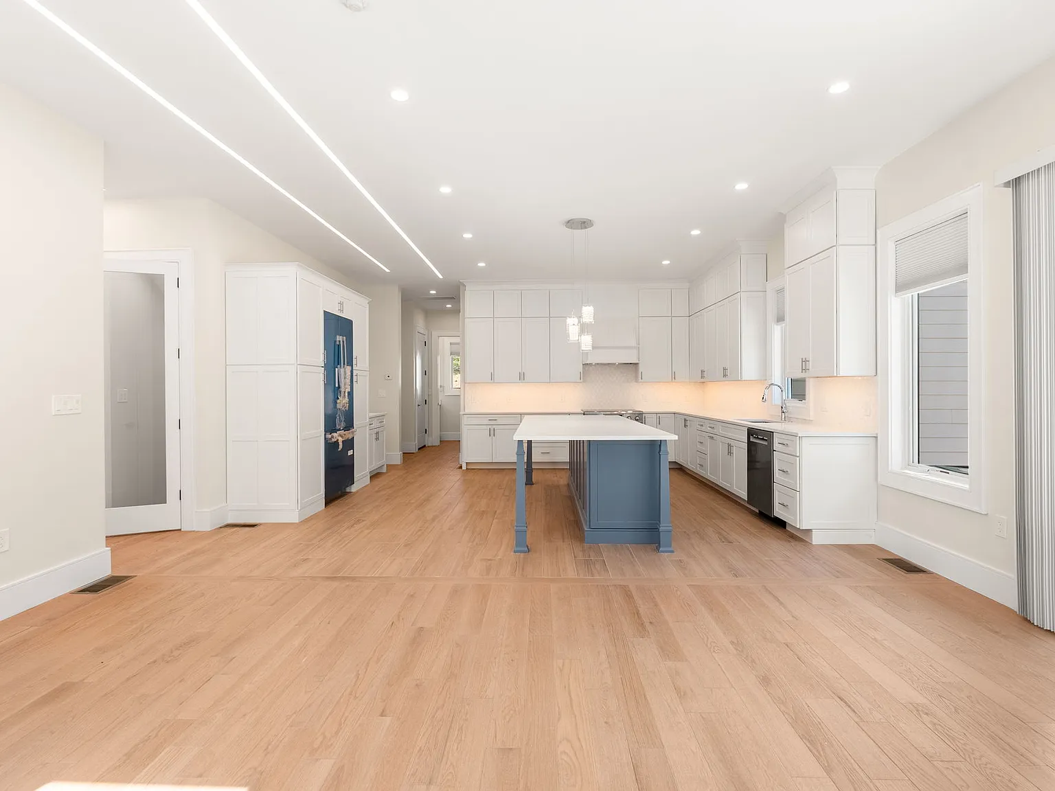 82 Lexington St — Photo 2