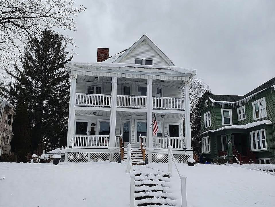 Stately Strathmore With Private Garage. New Spring Picture coming.