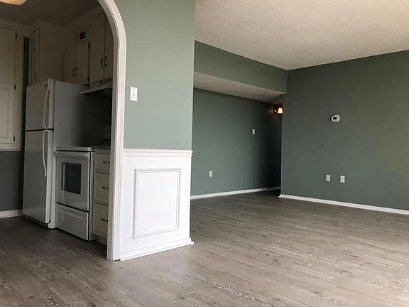 2nd image of 700 E 9th St APT 4F
