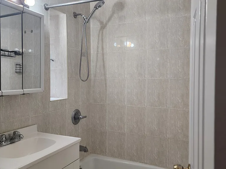 1216 E 91st St #1 — Photo 9