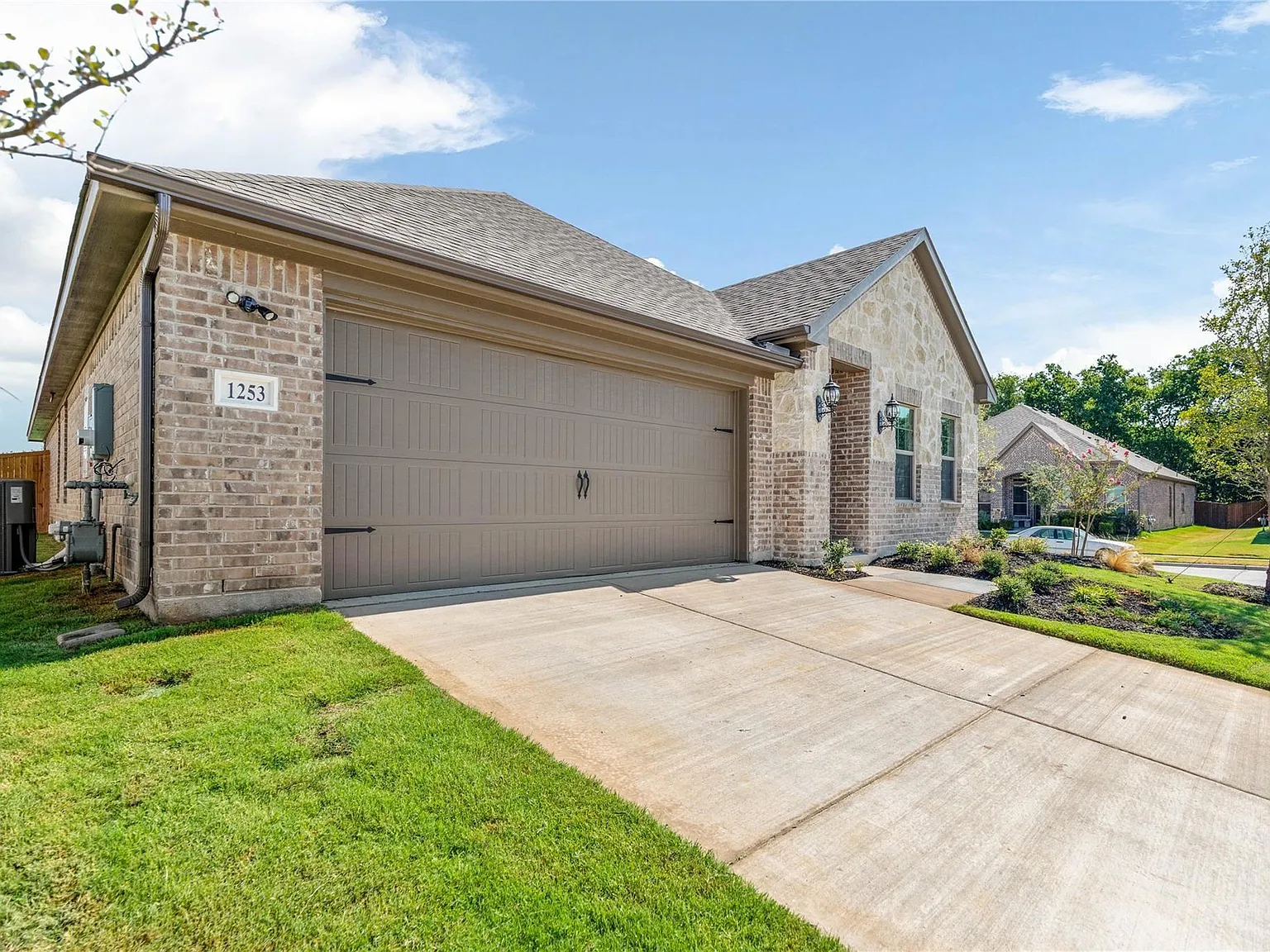 4 bed, 1800 sqft, $2,500 — Photo 2
