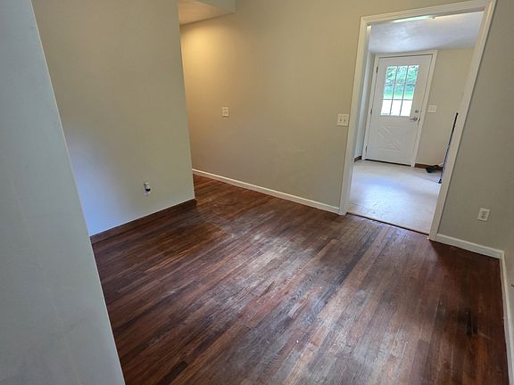 5th image of 2150 Holmes Dr