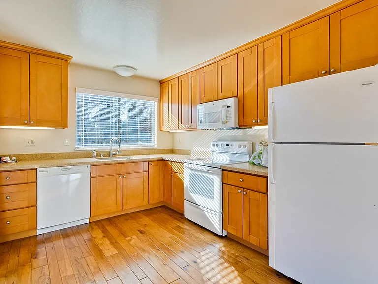 2040 W Middlefield Rd #2 — Photo 5