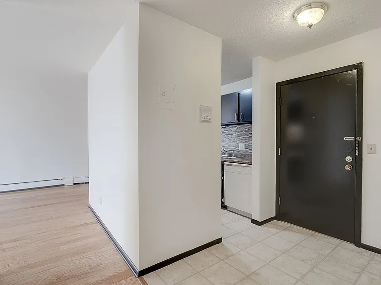 Winnetka Village Apts — Photo 19