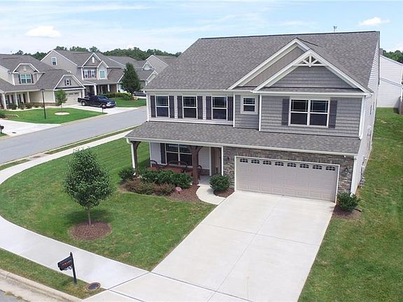 2nd image of 1401 Sedona Ln