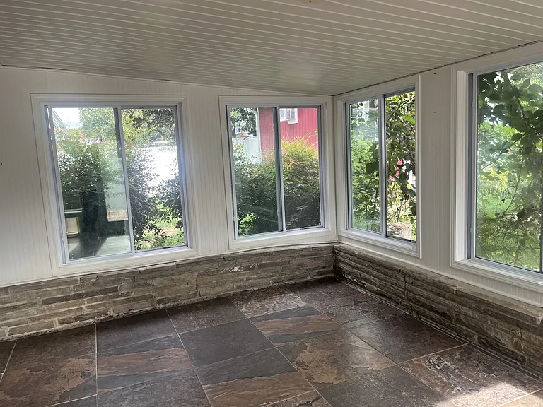 604 College Ave E — Photo 25
