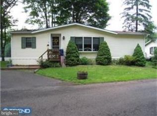 16 Lakeview Dr, Quakertown, PA 18951