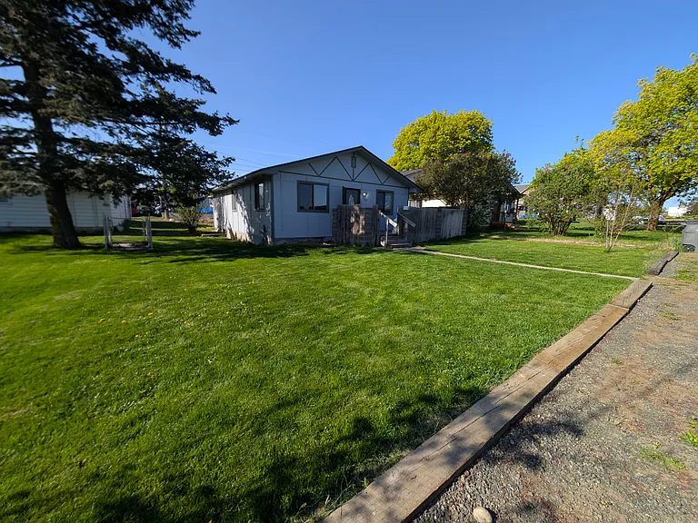 1207 Park St — Photo 2
