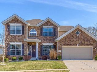 1437 Red Oak Plantation Dr, Ballwin, MO 63021