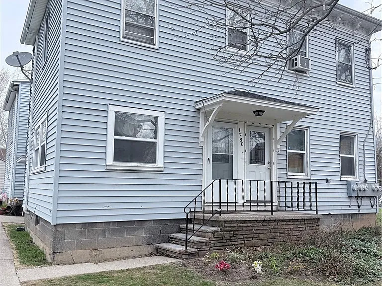 1780 Falls St — Photo 1