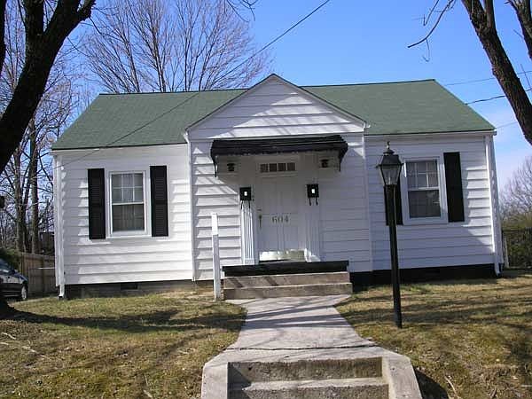 2nd image of 604 Mayflower Dr APT B