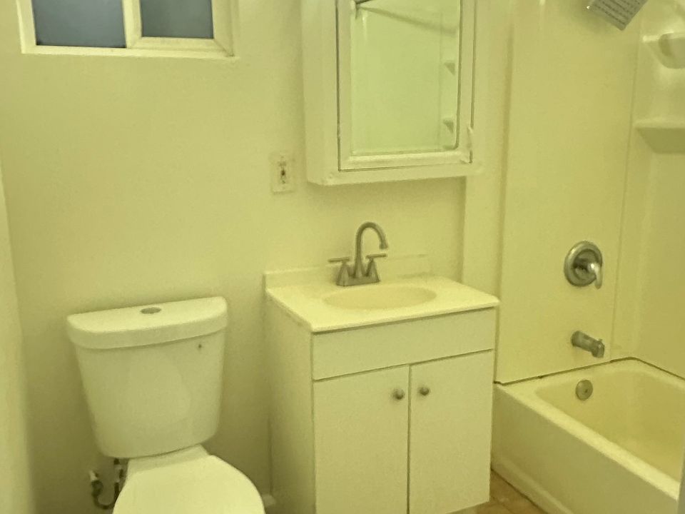 2nd image of 11500 Glenoaks Blvd