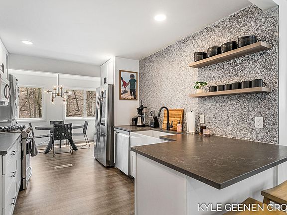 3rd image of 2476 Eagle Ln