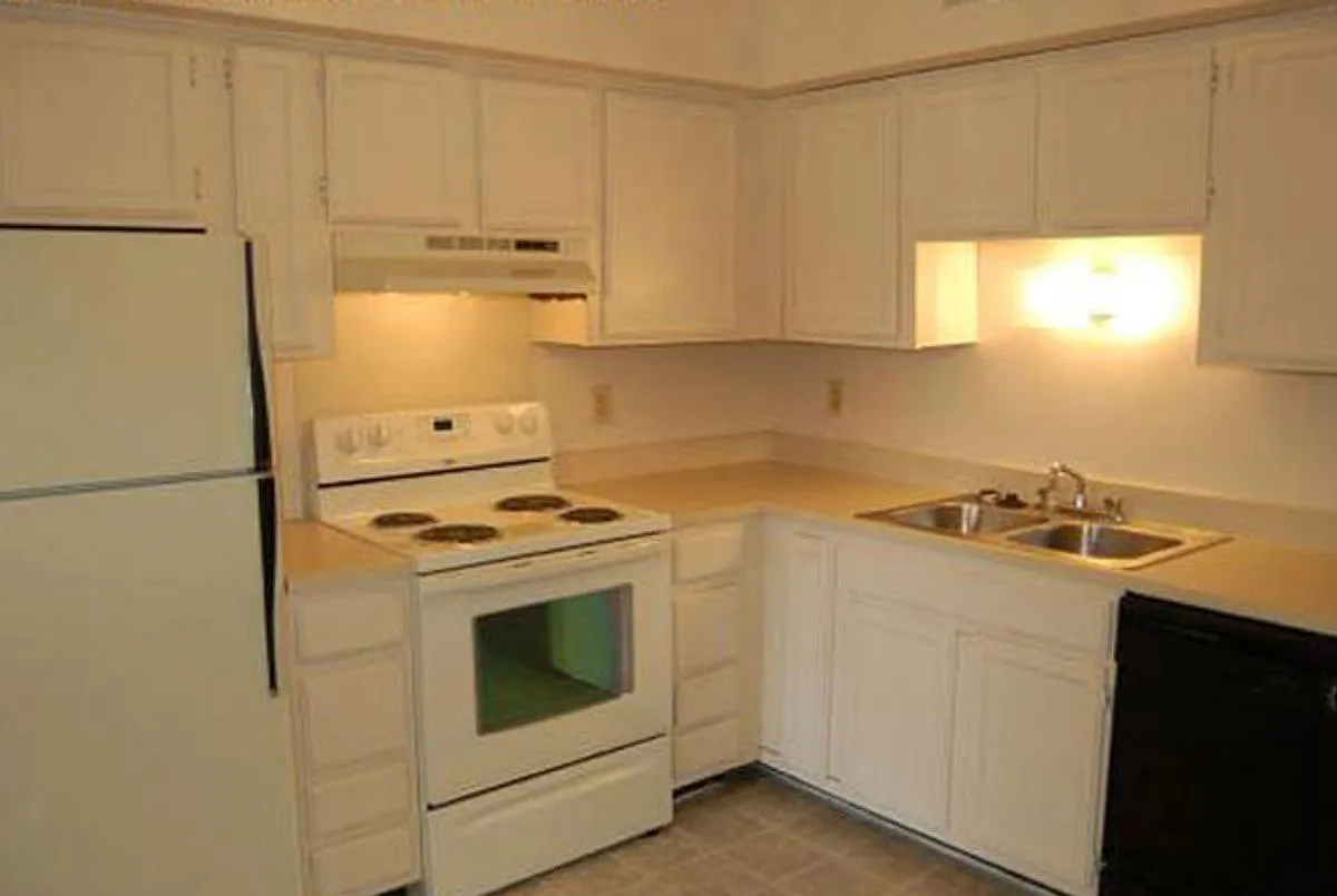 9000 Westfield Apartments — Photo 3