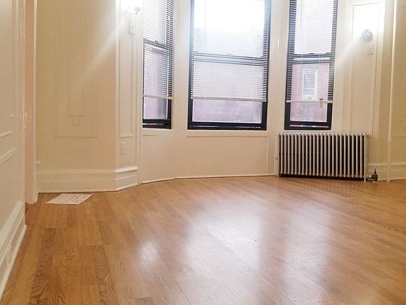 3rd image of 714 Manhattan Ave #2