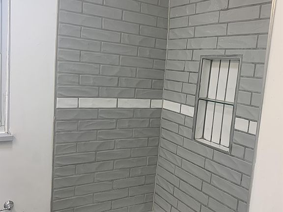4th image of 2210 Ruskin Ave