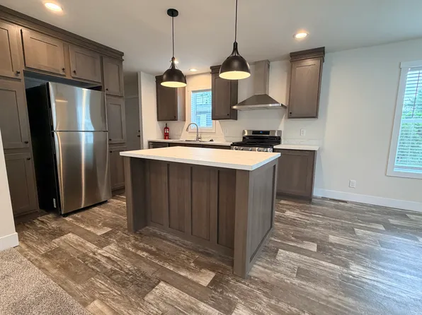 260 Red Oak Dr #118, Coopersville, MI 49404