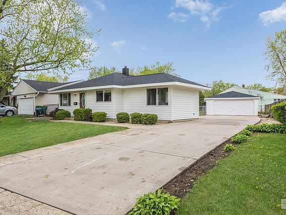 2nd image of 2517 Fairway Dr