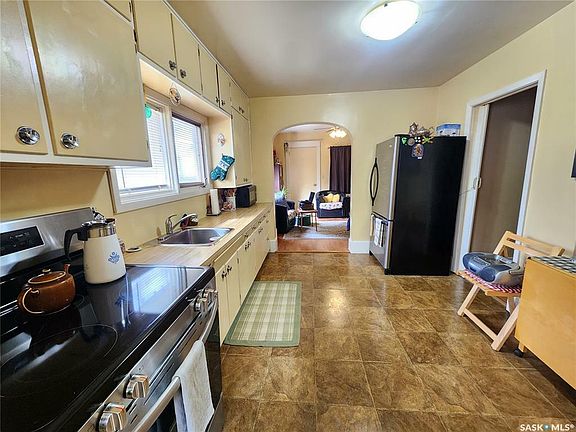 3rd image of 213 Main St