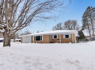 1667 Beaver Dam Dr, Green Bay, WI 54304