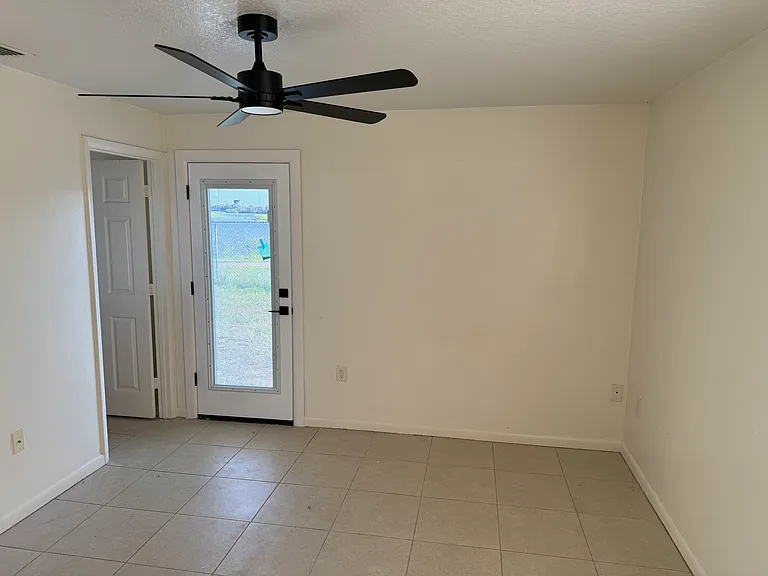 816 Angela Ave #B — Photo 6