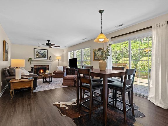 4th image of 108 Bathurst Ln
