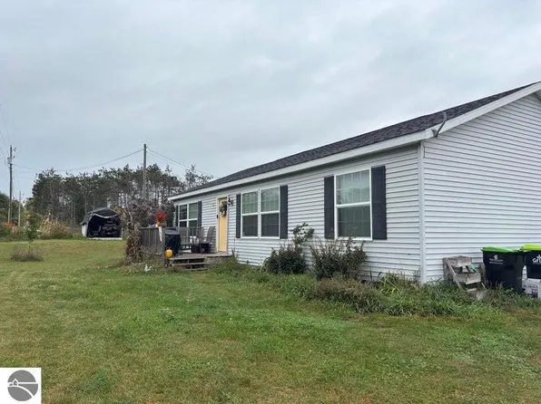 2882 School Rd, Petoskey, MI 49770