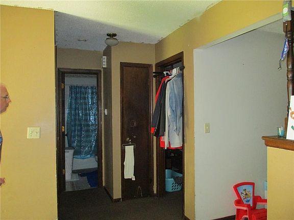 5th image of 402 S 73rd Ter