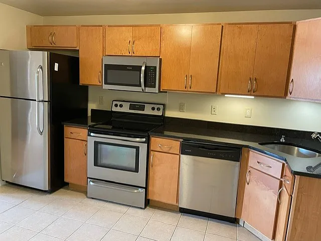 Victoria Riverside Townhouse Lofts — Photo 13