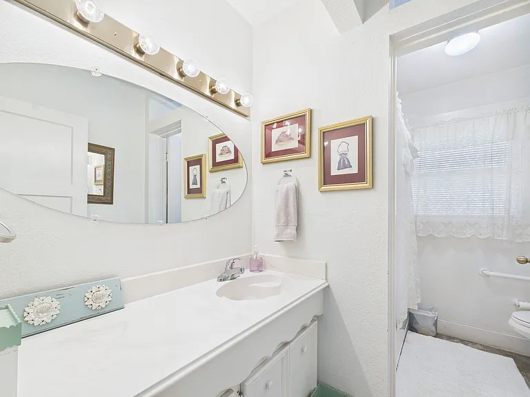 206 N Edison St — Photo 10