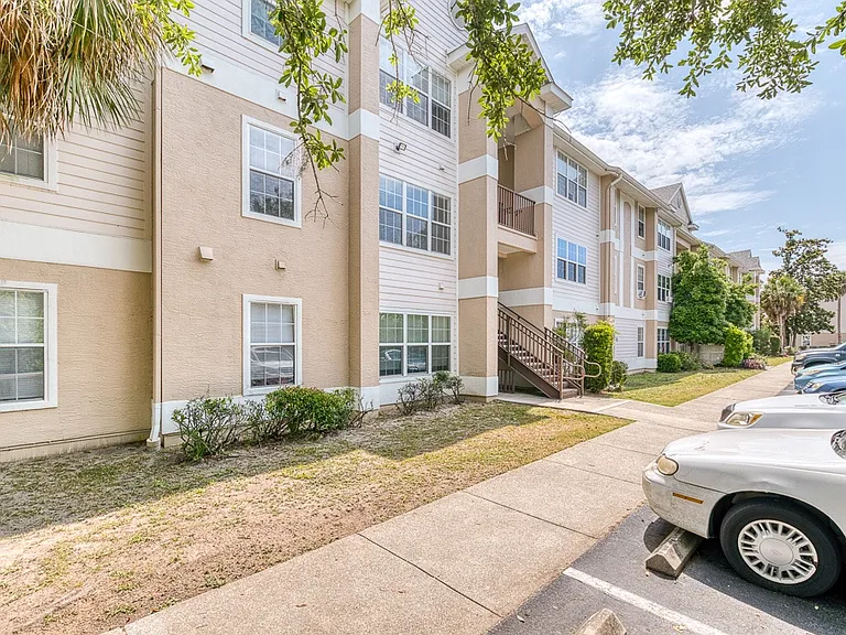 Siena Gardens Apartments — Photo 7