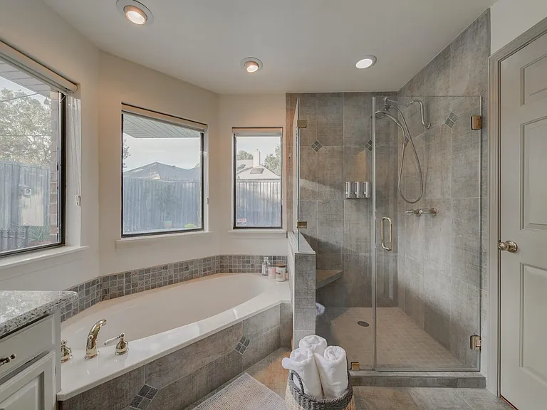 1507 Broadmoor Dr — Photo 18
