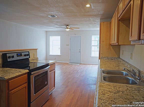 3rd image of 1807 Peck Ave