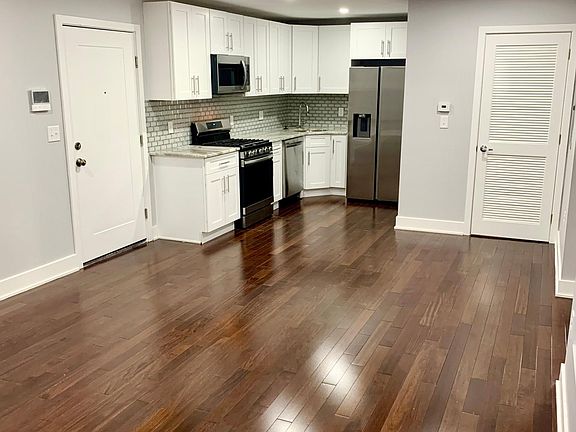 2nd image of 306 Richmond St #24