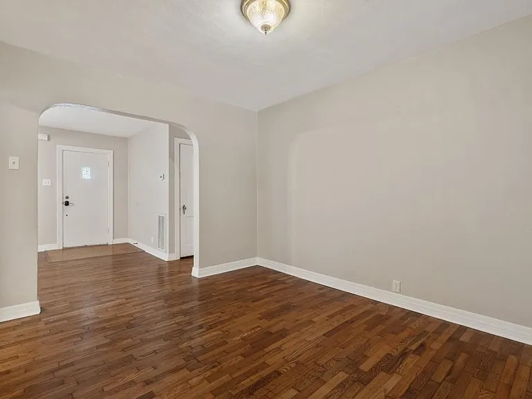 102 Chitwood St — Photo 9
