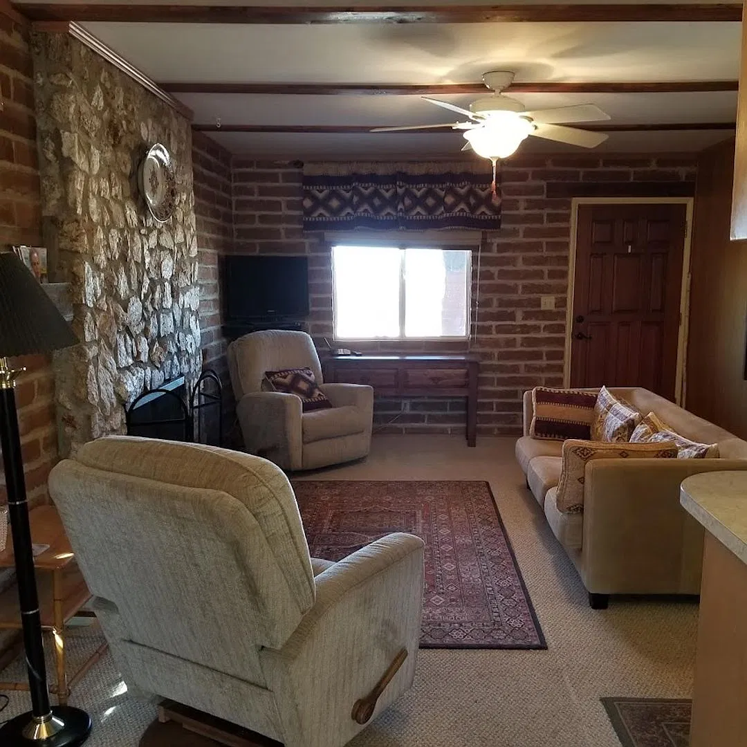 Fully furnished welcoming home! Owner will consider long term or short term. — Photo 3