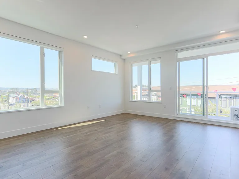 17783 56a Ave #411 — Photo 1