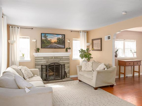 3rd image of 1093 Roth Ave