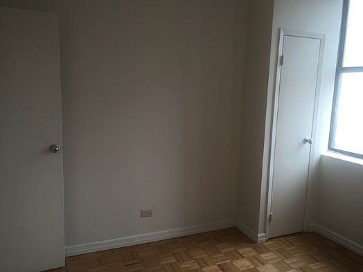 5th image of 307 E 110th St APT 14