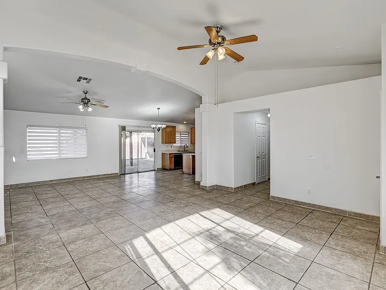 2808 Glen Aulin St — Photo 3