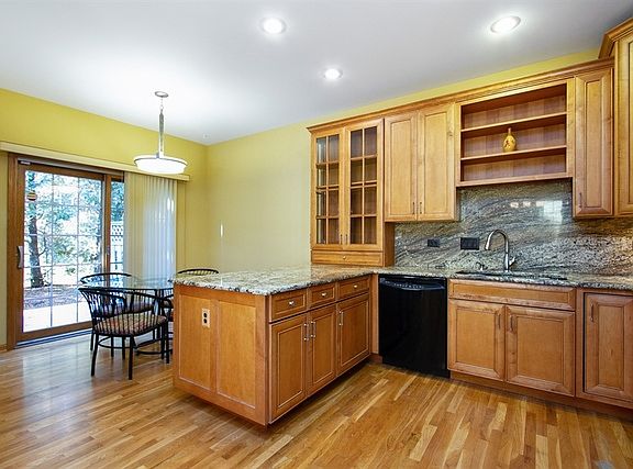 4th image of 1412 Ashbury Dr