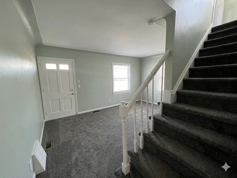 7637 Manor Ave — Photo 3
