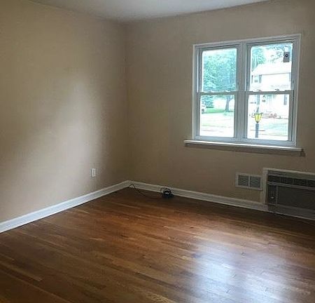 3rd image of 294 Luhmann Dr