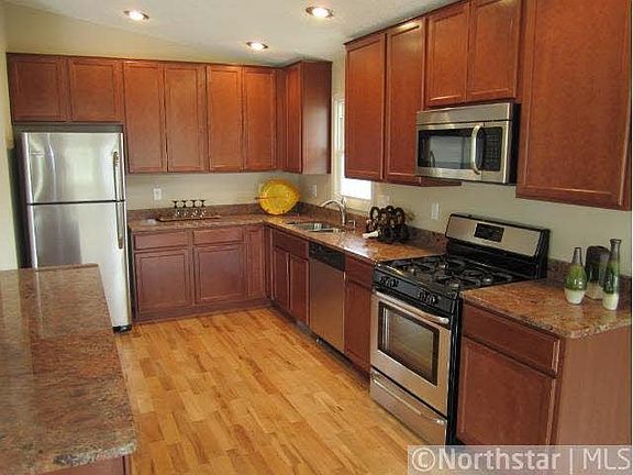 2nd image of 1016 Oakwood Terrace