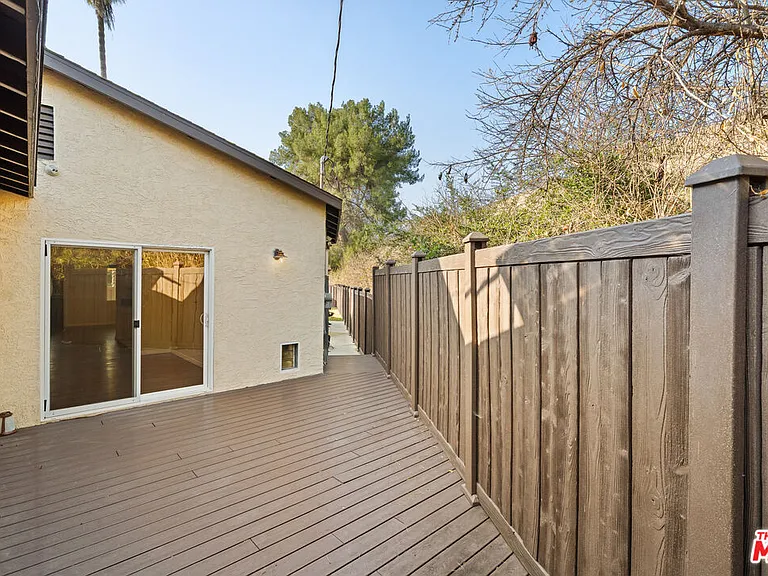 4530 Bakman Ave — Photo 20