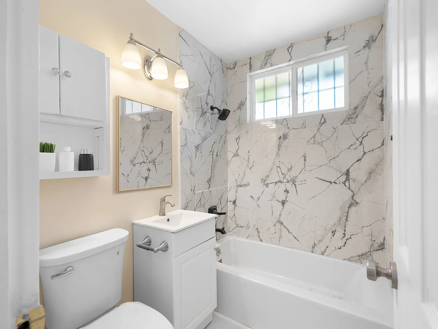 2 bed, 712 sqft, $2,975 — Photo 3