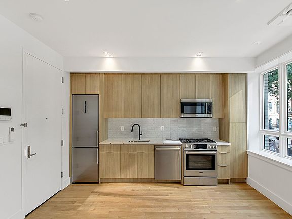 2nd image of 820 Classon Ave APT 1F