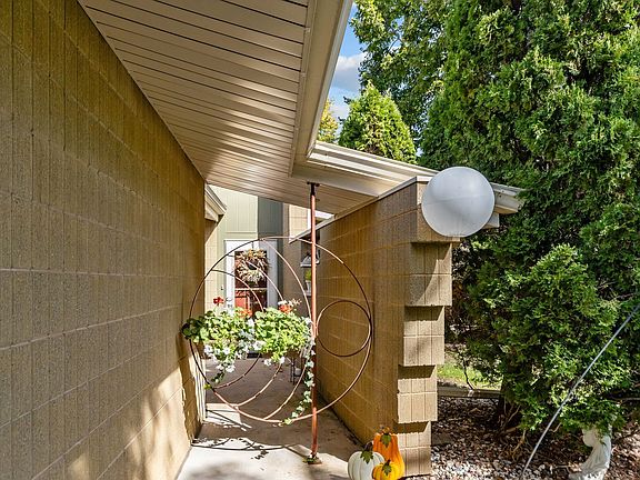 5th image of 1233 W Nicolet Cir