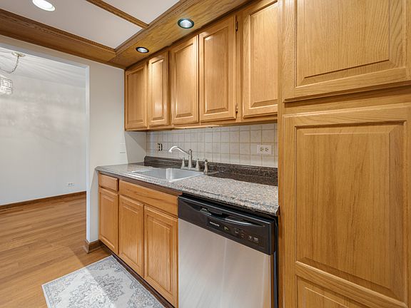 5th image of 540 Biesterfield Rd APT 305